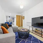 Stylish & Spacious Salford Quays One Bedroom High Floor Apartment With Balcony